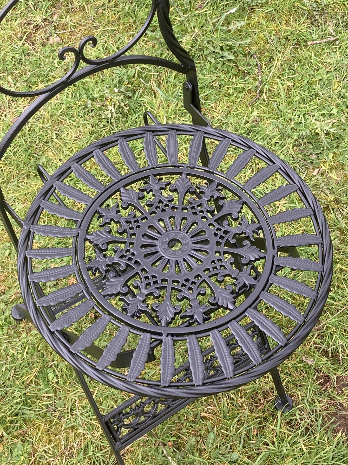 Black Cast & Wrought Iron Style Oval Garden Set 2 Folding Chairs & Table