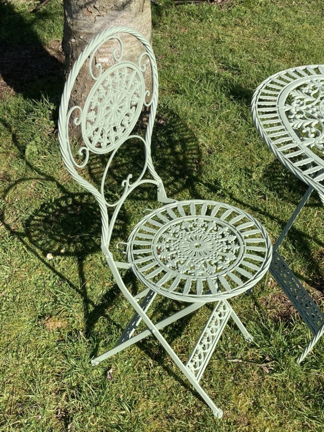 Green Cast & Wrought Iron Style Oval Garden Set 2 Folding Chairs & Table