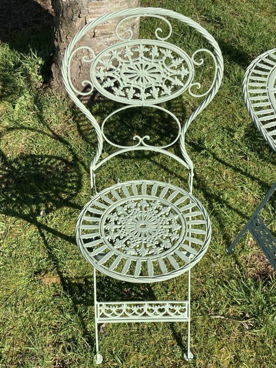Green Cast & Wrought Iron Style Oval Garden Set 2 Folding Chairs & Table