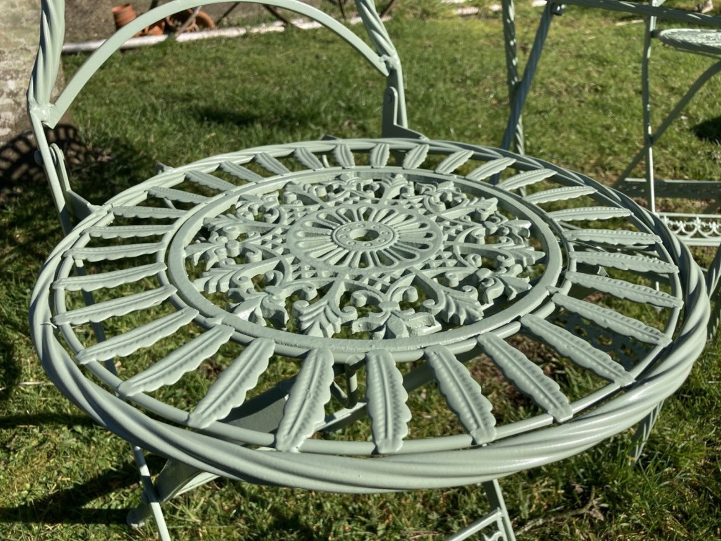 Green Cast & Wrought Iron Style Oval Garden Set 2 Folding Chairs & Table
