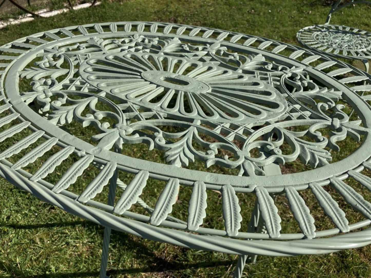 Green Cast & Wrought Iron Style Oval Garden Set 2 Folding Chairs & Table