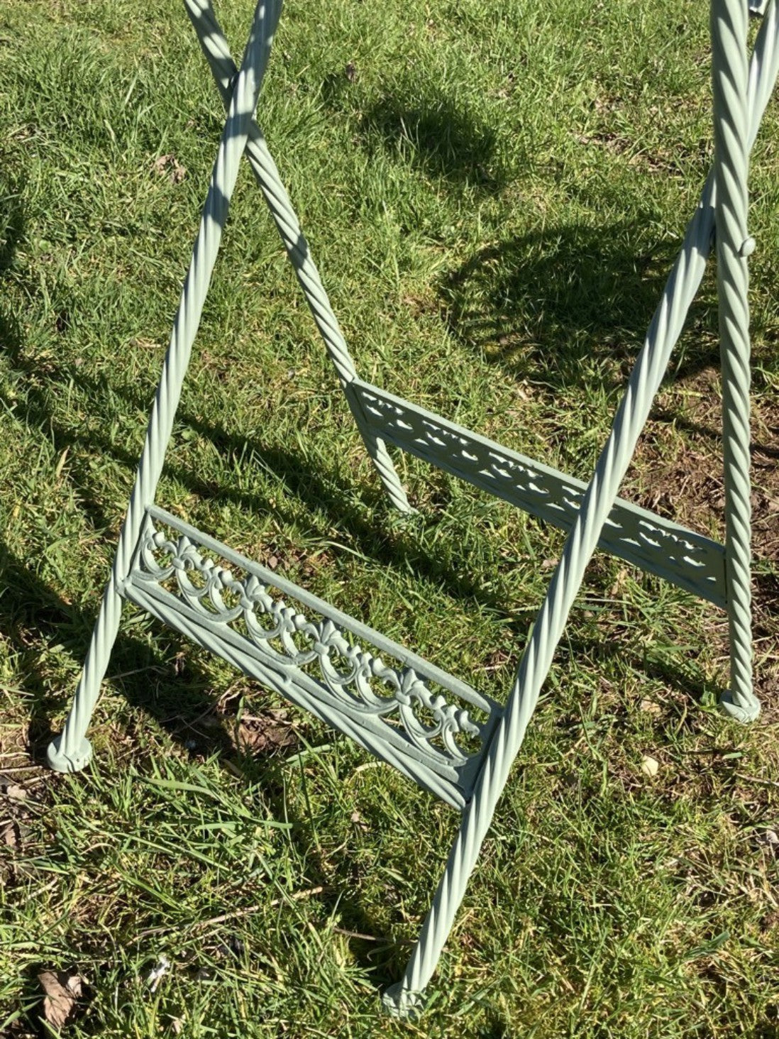 Green Cast & Wrought Iron Style Oval Garden Set 2 Folding Chairs & Table