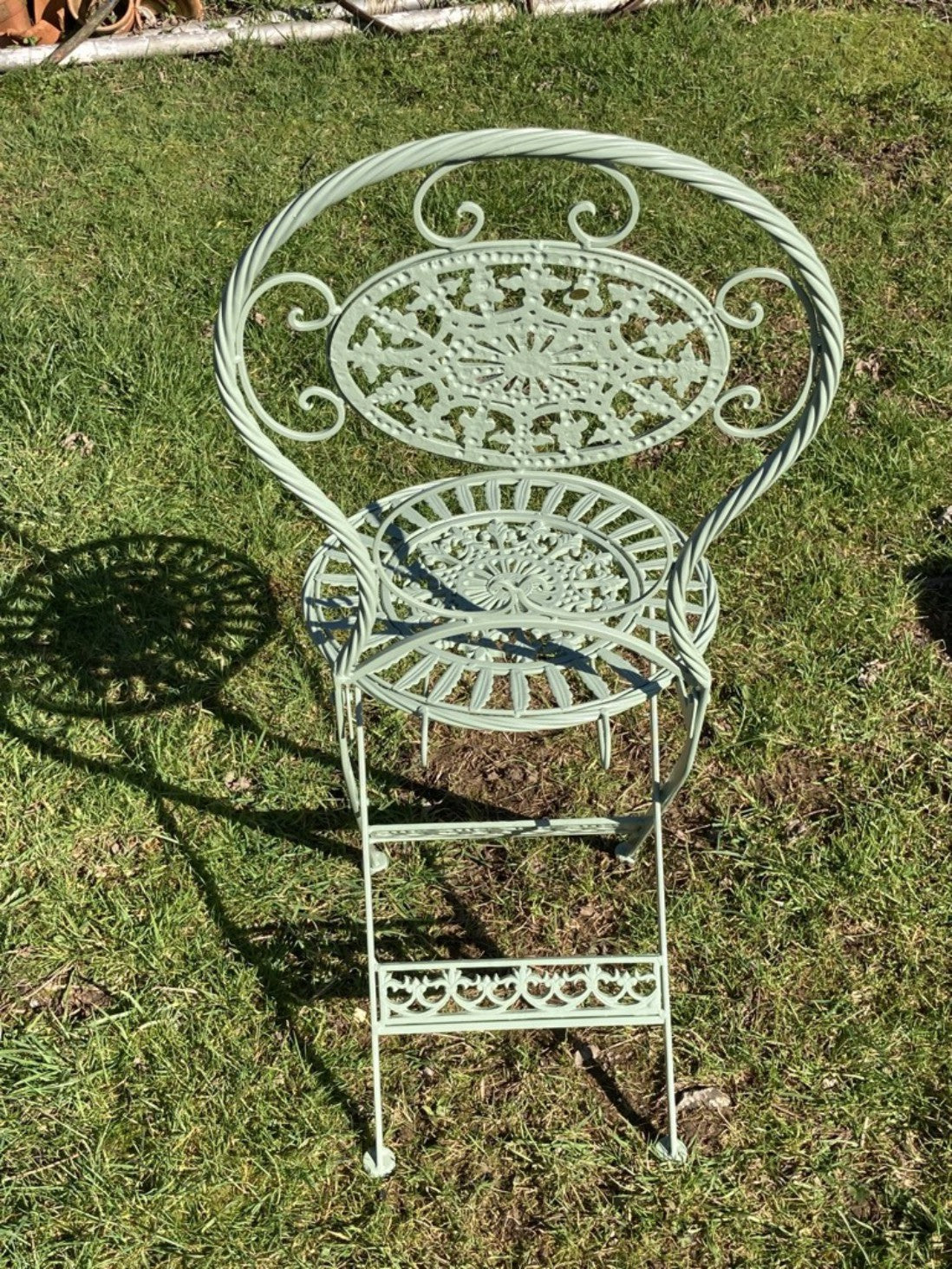 Green Cast & Wrought Iron Style Oval Garden Set 2 Folding Chairs & Table