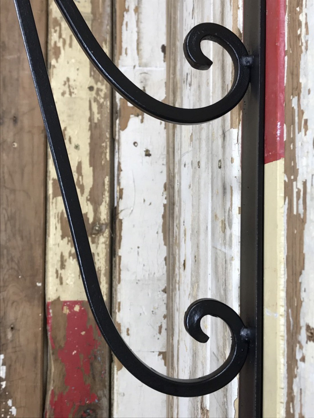 Strong Black Wrought Iron Steel Hanging Basket Wall Bracket