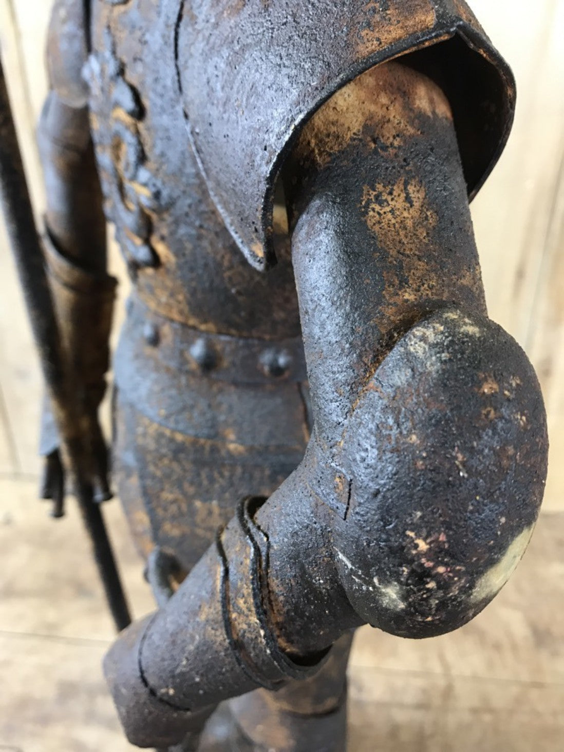 3' Small Child Size Rusty Style Metal Knight Suit Of Armour Statue Axe