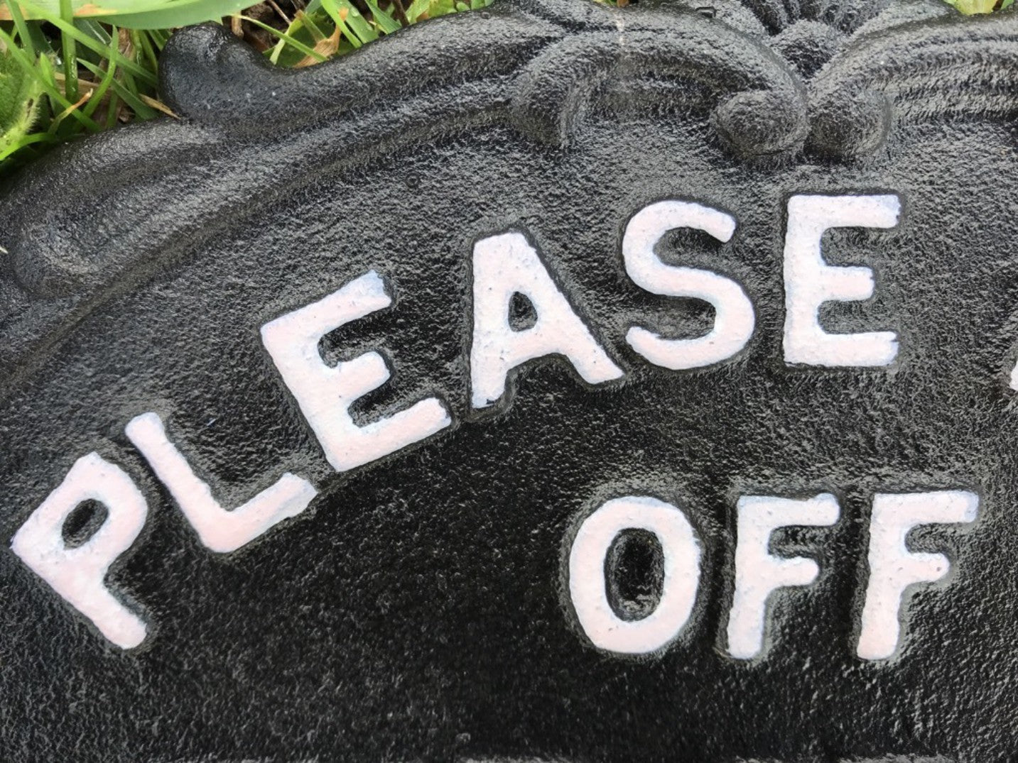 PLEASE KEEP OFF THE GRASS Cast Iron Garden Marker New With 2 Ground Spikes