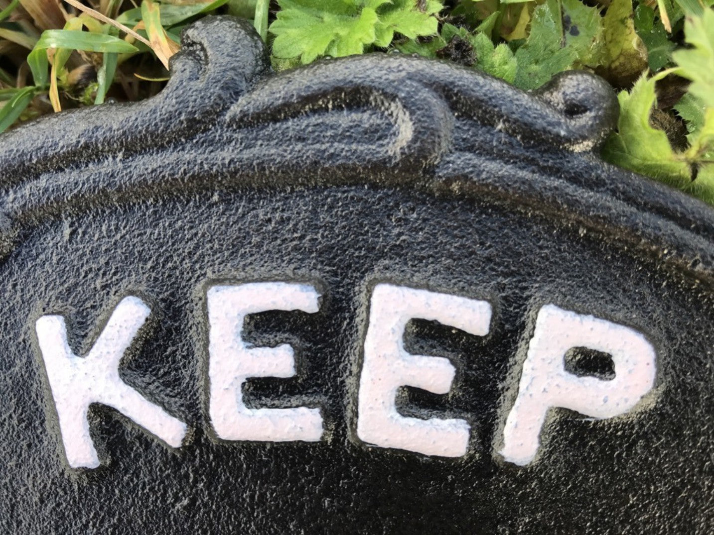 PLEASE KEEP OFF THE GRASS Cast Iron Garden Marker New With 2 Ground Spikes