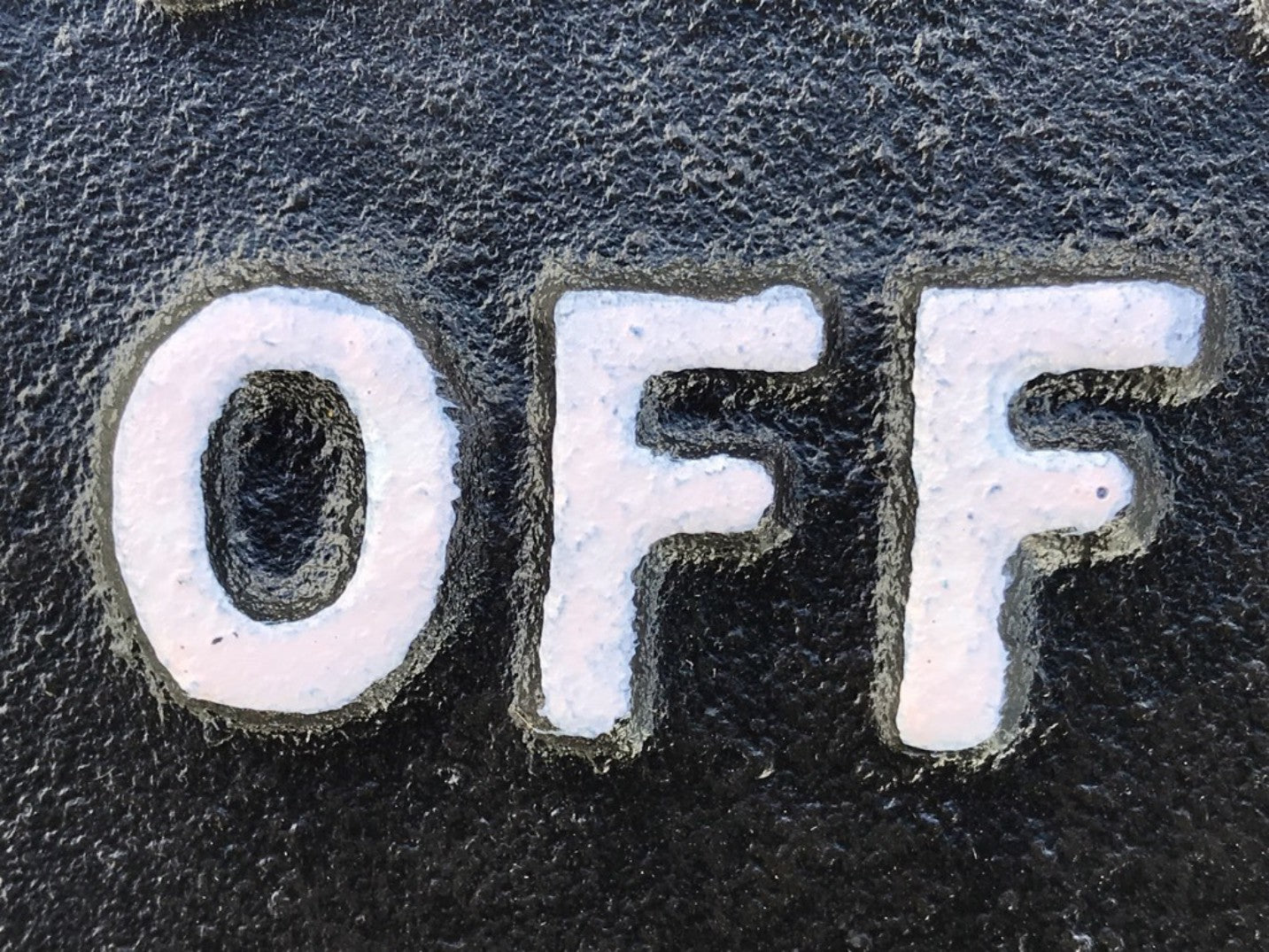 PLEASE KEEP OFF THE GRASS Cast Iron Garden Marker New With 2 Ground Spikes
