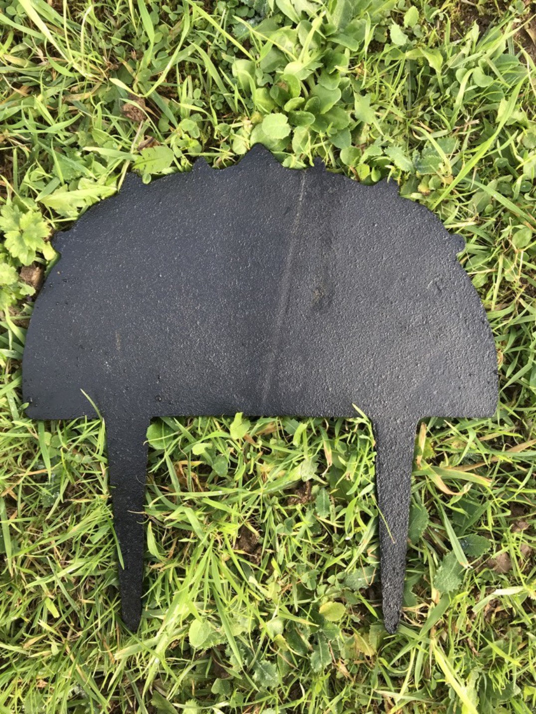 PLEASE KEEP OFF THE GRASS Cast Iron Garden Marker New With 2 Ground Spikes