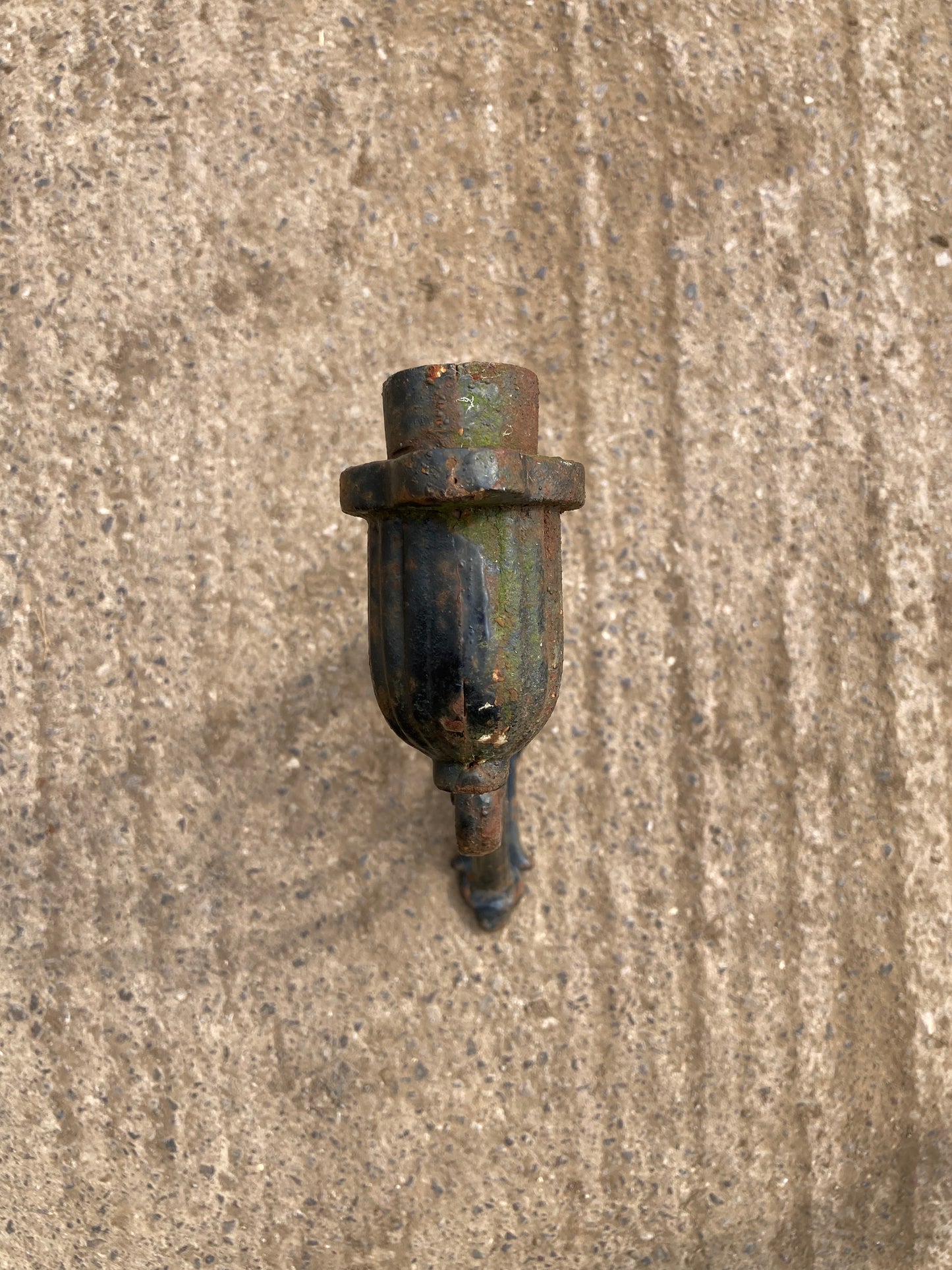 76cm Cast Iron Large Wall Lamp Bracket With 4.2cm Spigot End