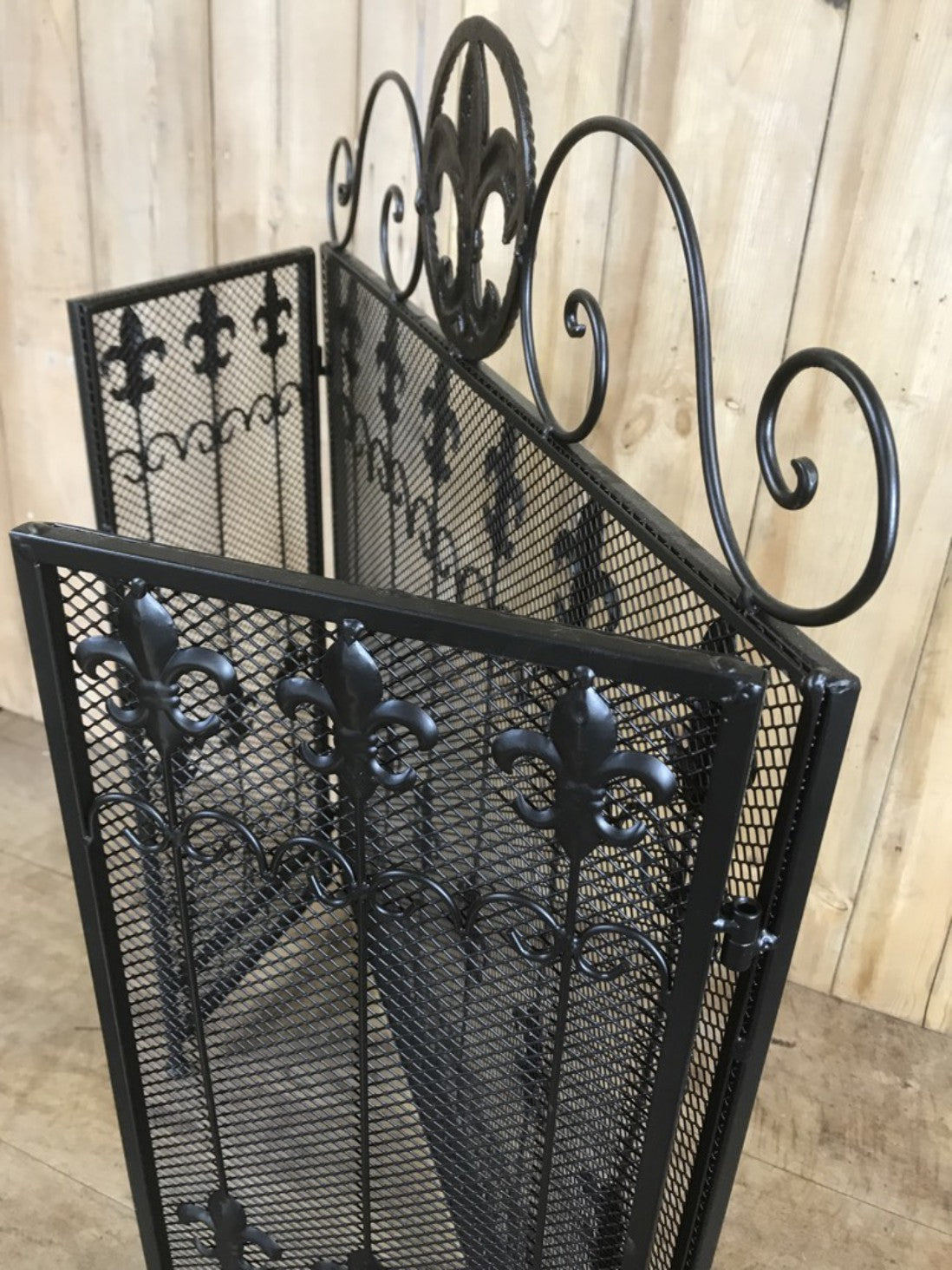 Black Wrought Iron Fleir De Lys Style Metal Folding Fire Stove Screen Guard