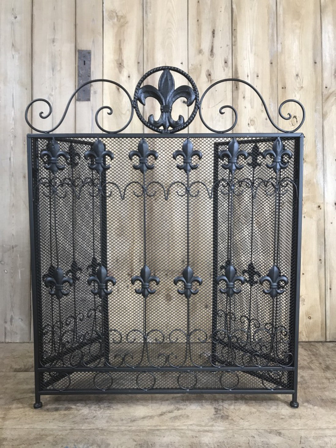 Black Wrought Iron Fleir De Lys Style Metal Folding Fire Stove Screen Guard