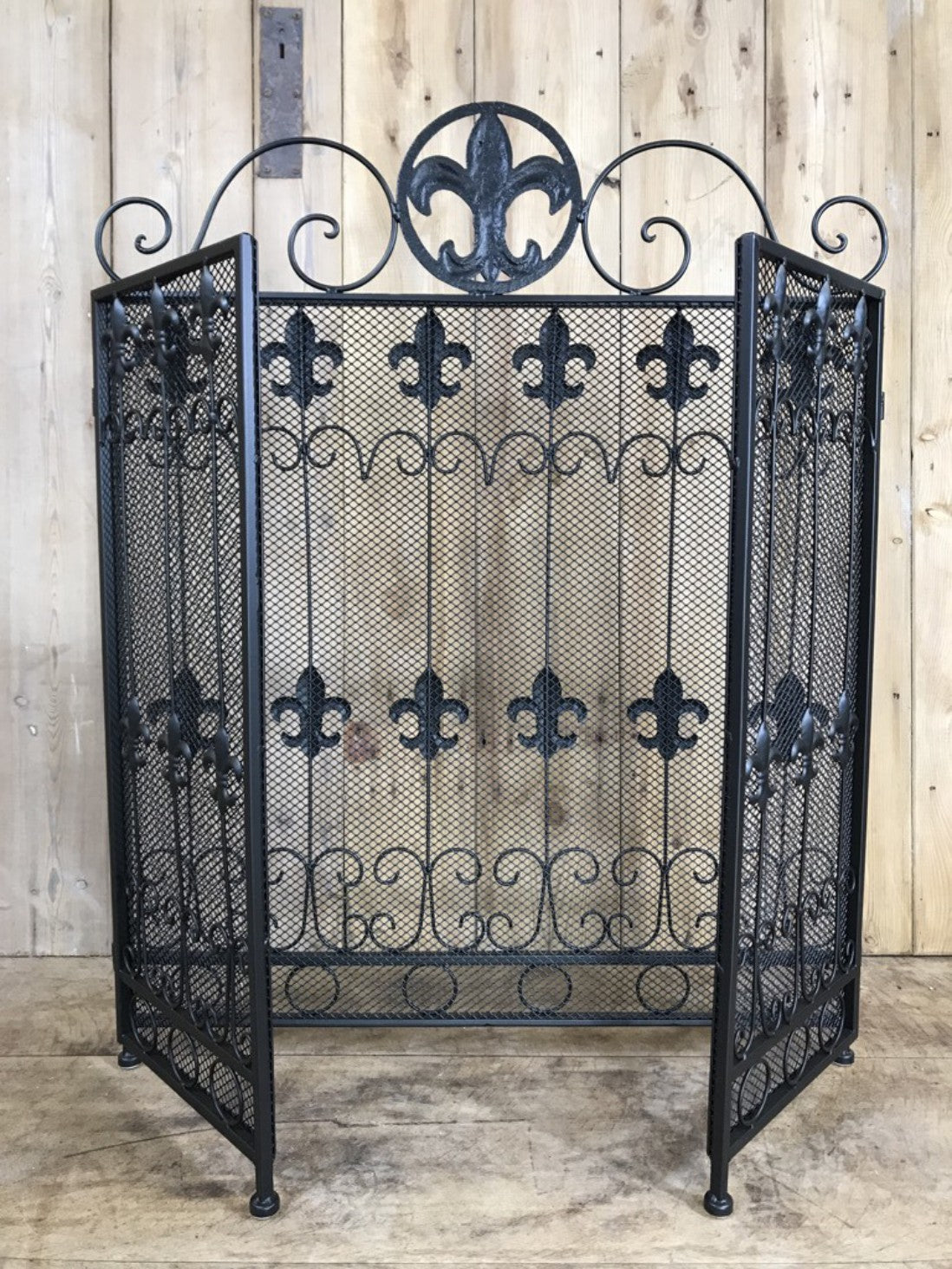 Black Wrought Iron Fleir De Lys Style Metal Folding Fire Stove Screen Guard