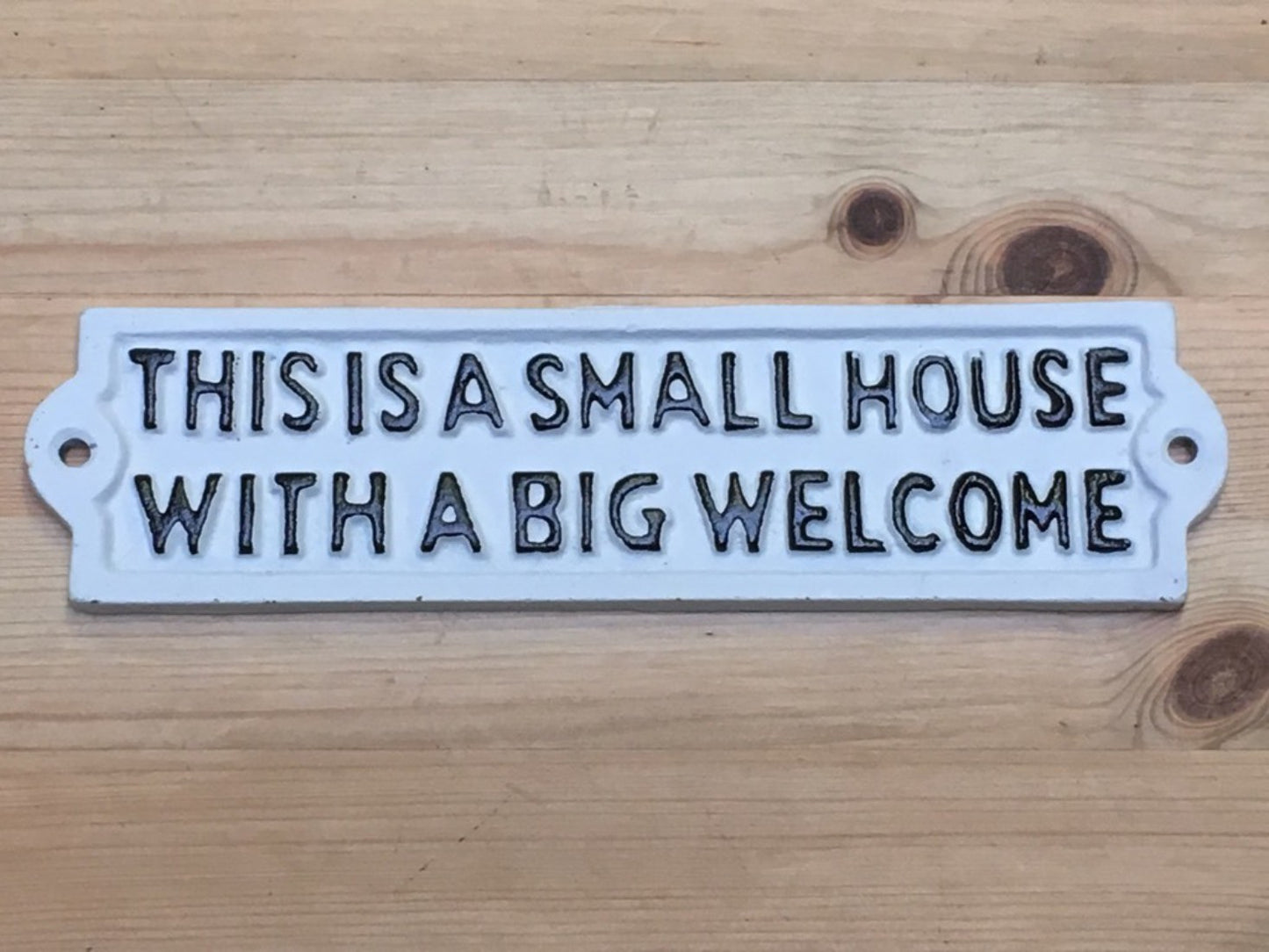 Cast Iron Sign "THIS IS A SMALL HOUSE WITH A BIG WELCOME" White