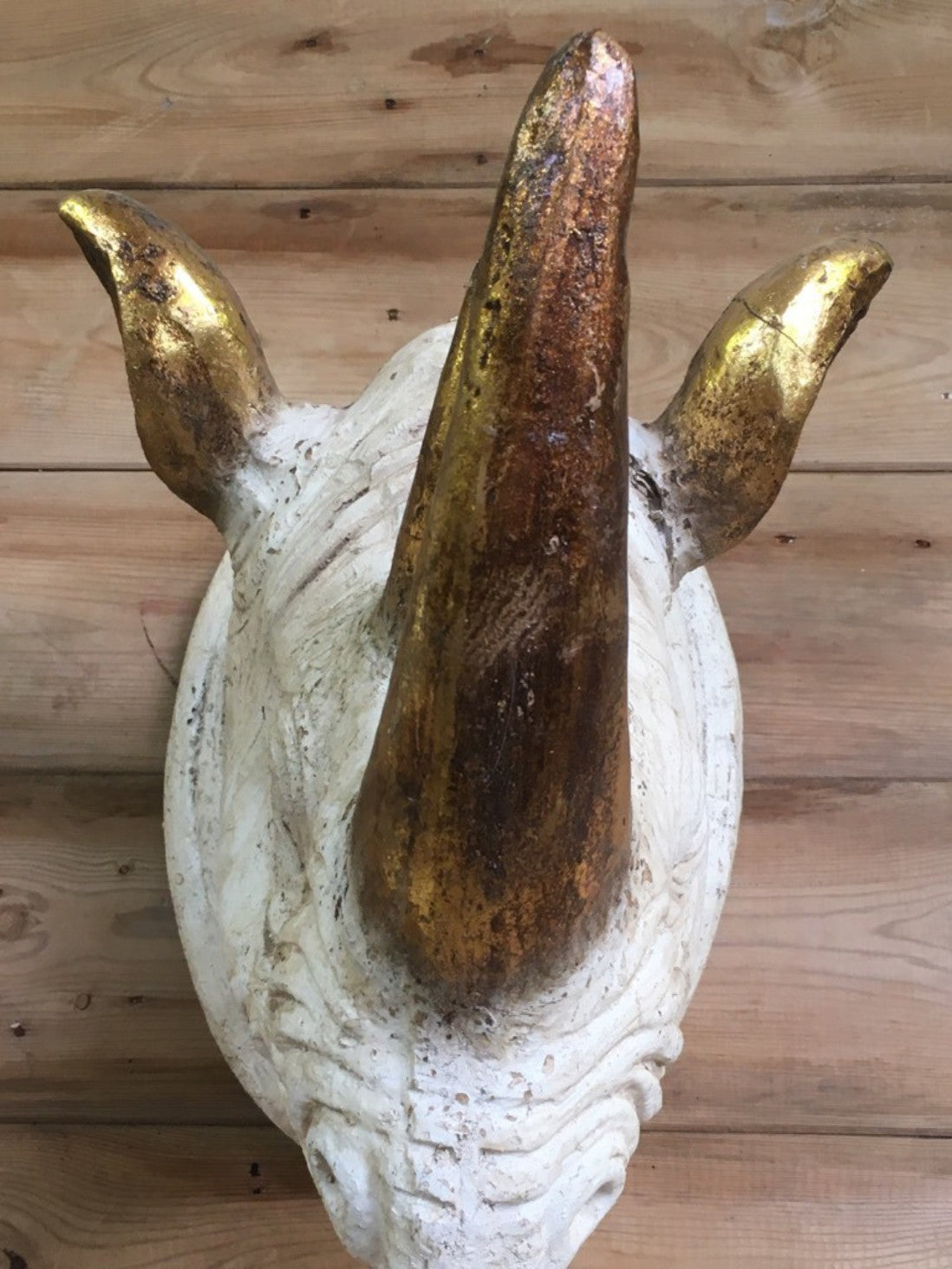 White & Gold Rhino Head Wall Mounting Resin 16 Wild Animal