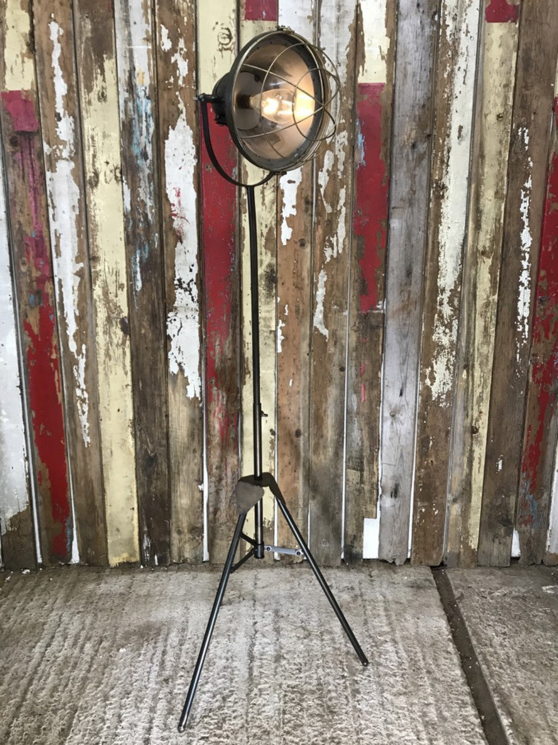 Industrial Style Spot Light Low Wattage Standard Lounge Lamp Adjustable Tripod