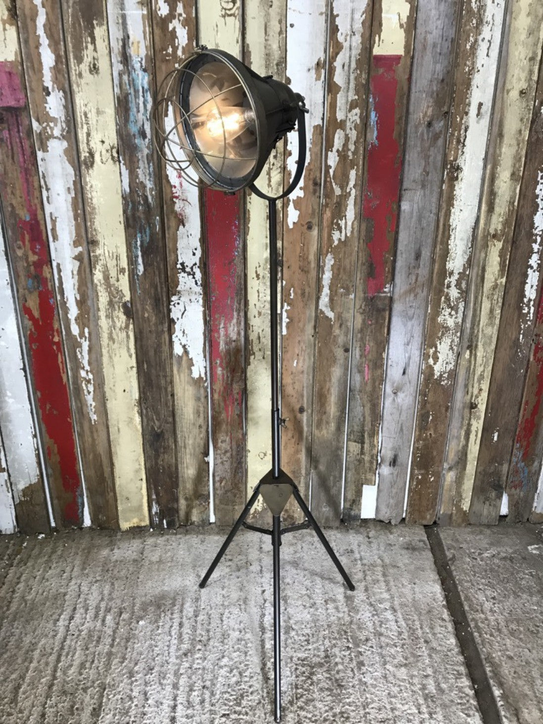 Industrial Style Spot Light Low Wattage Standard Lounge Lamp Adjustable Tripod