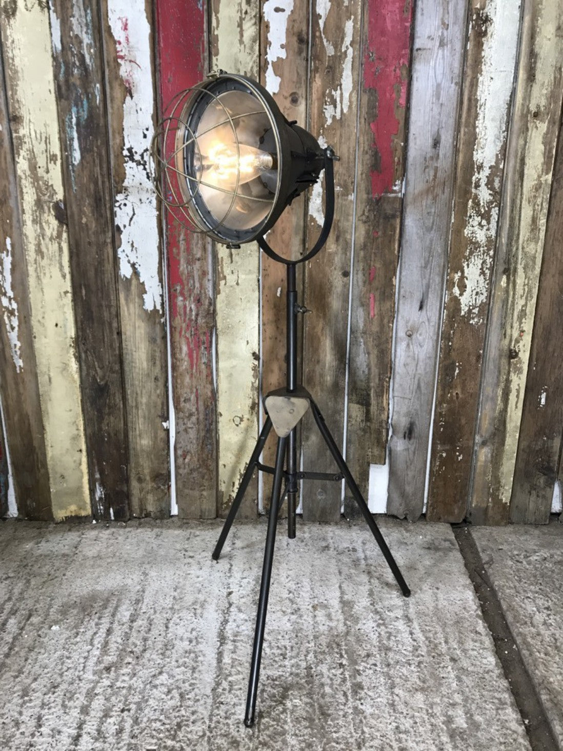 Industrial Style Spot Light Low Wattage Standard Lounge Lamp Adjustable Tripod