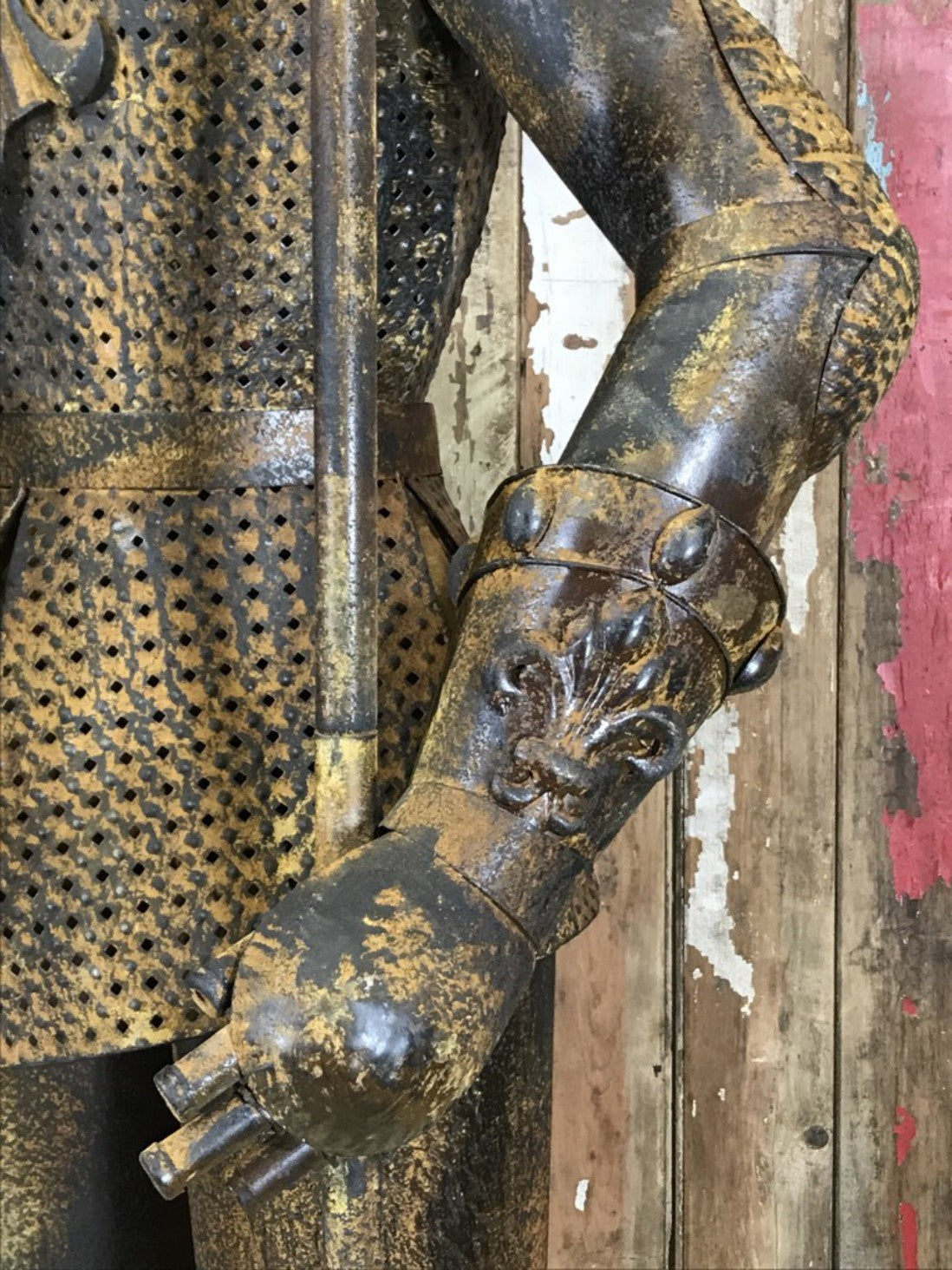 6'6" Large Life Size Rusty Style Metal Knight Suit Of Armour Figure & Long Axe