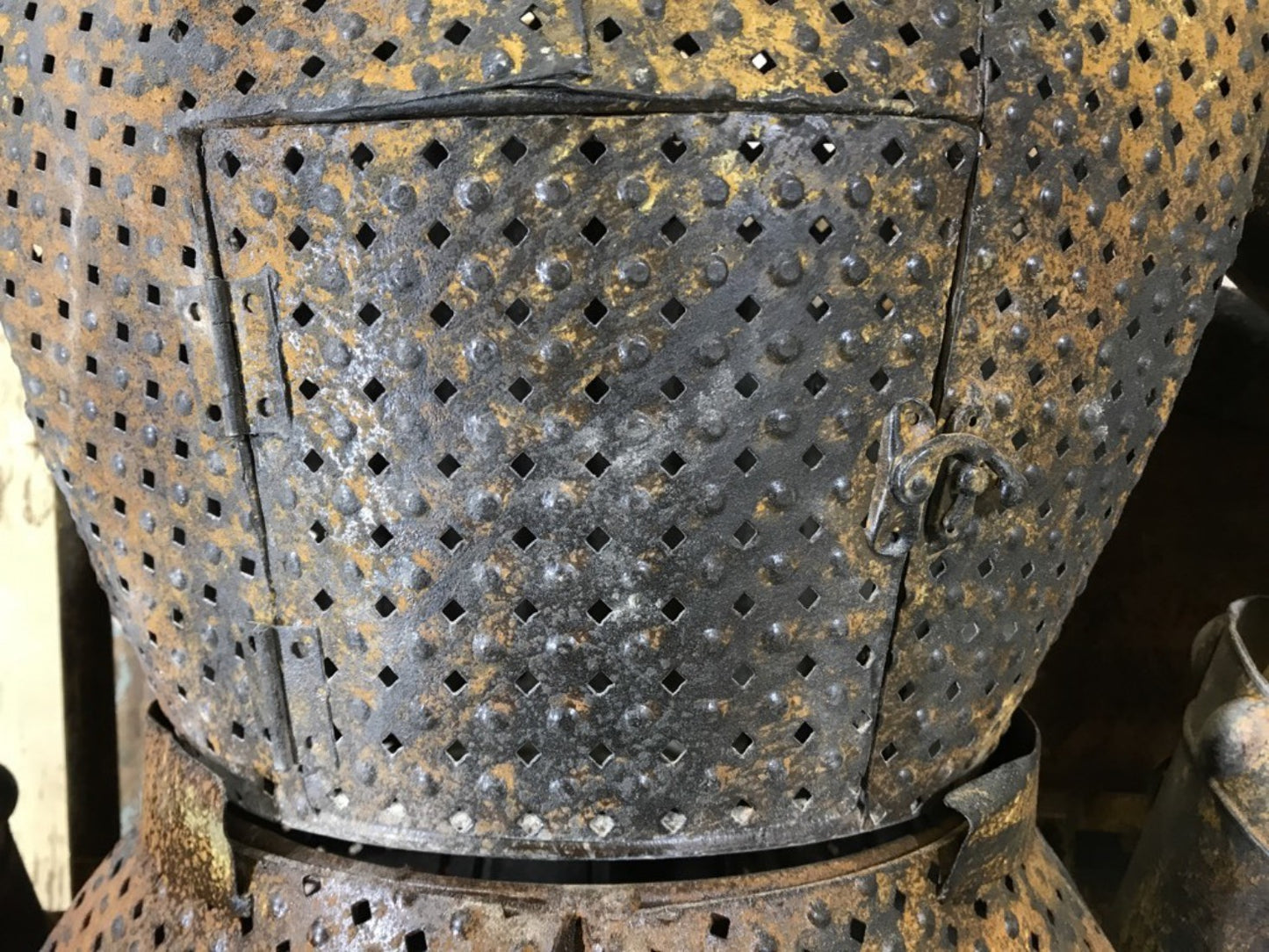 6'6" Large Life Size Rusty Style Metal Knight Suit Of Armour Figure & Long Axe