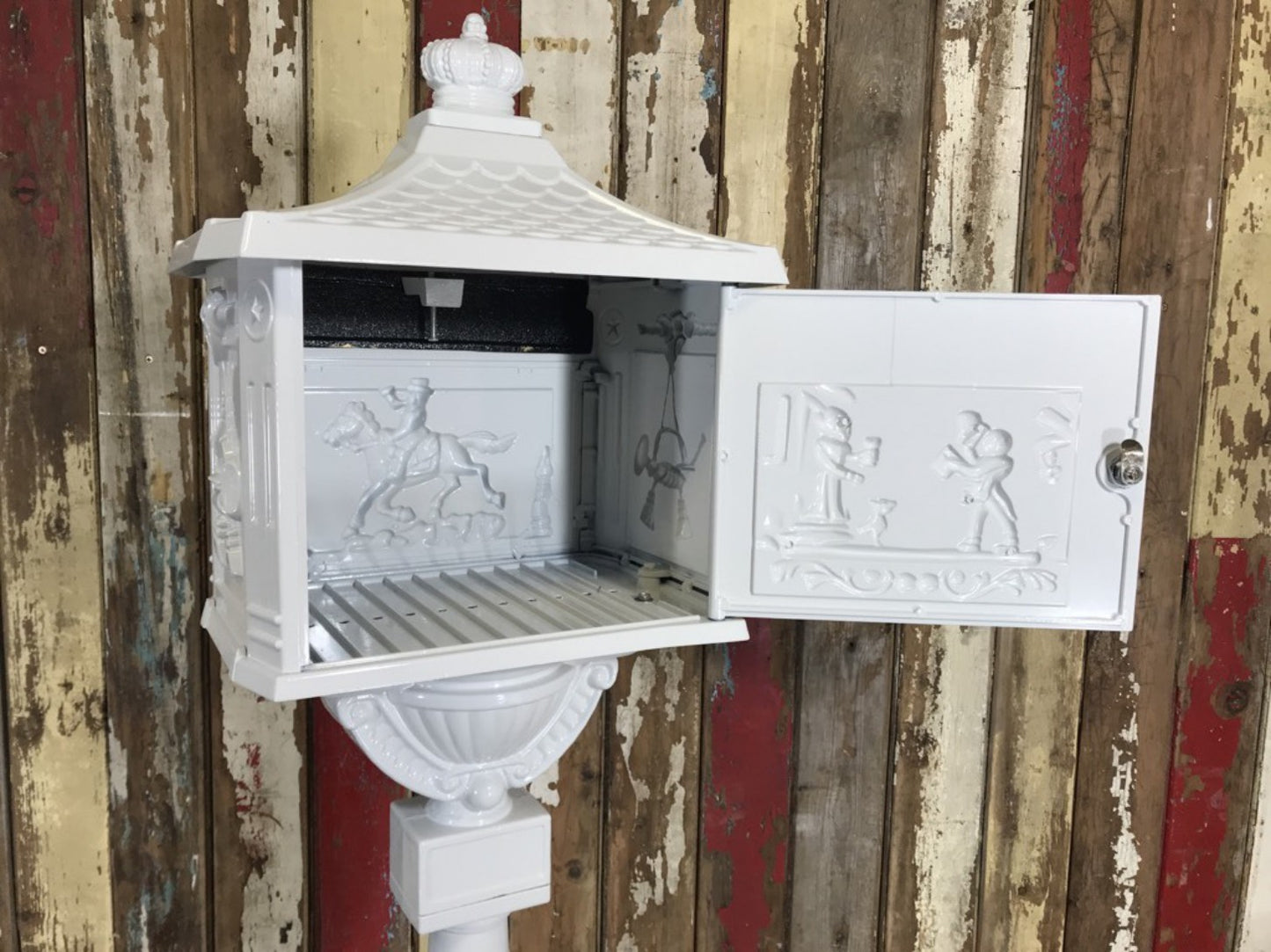 Attractive White Aluminium Post Box With Horse & Rider Design 46" Tall