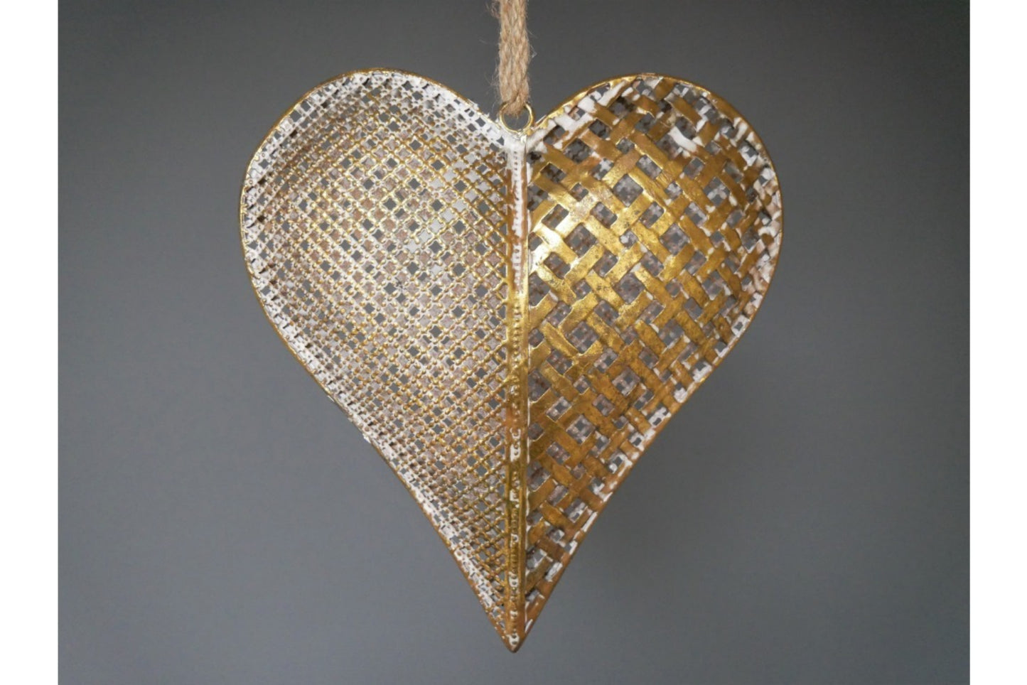 Rustic Metal Hanging Heart Decoration for Warm and Stylish Interiors