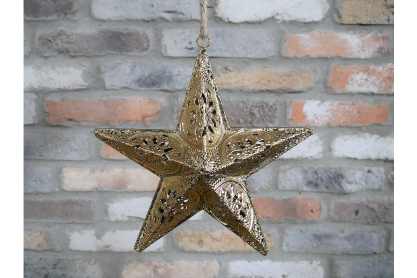 Large Gold Painted Metal Star 26cm