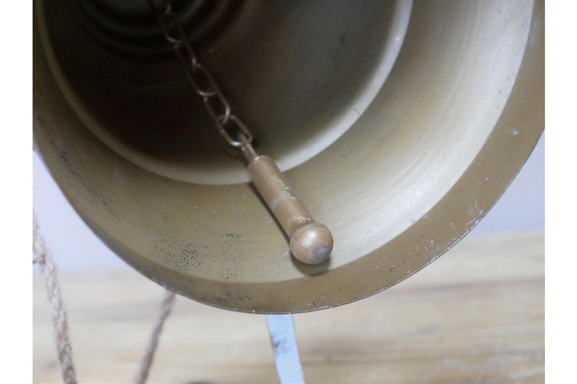 Decorative 26cm Seasonal Christmas Metal Bell Decoration Display